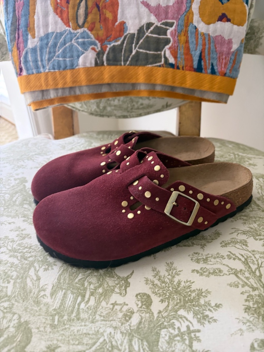 Birkenstock Woman’s Boston Suede Rivet Studded clogs burgundy Zinfandel. Size 38